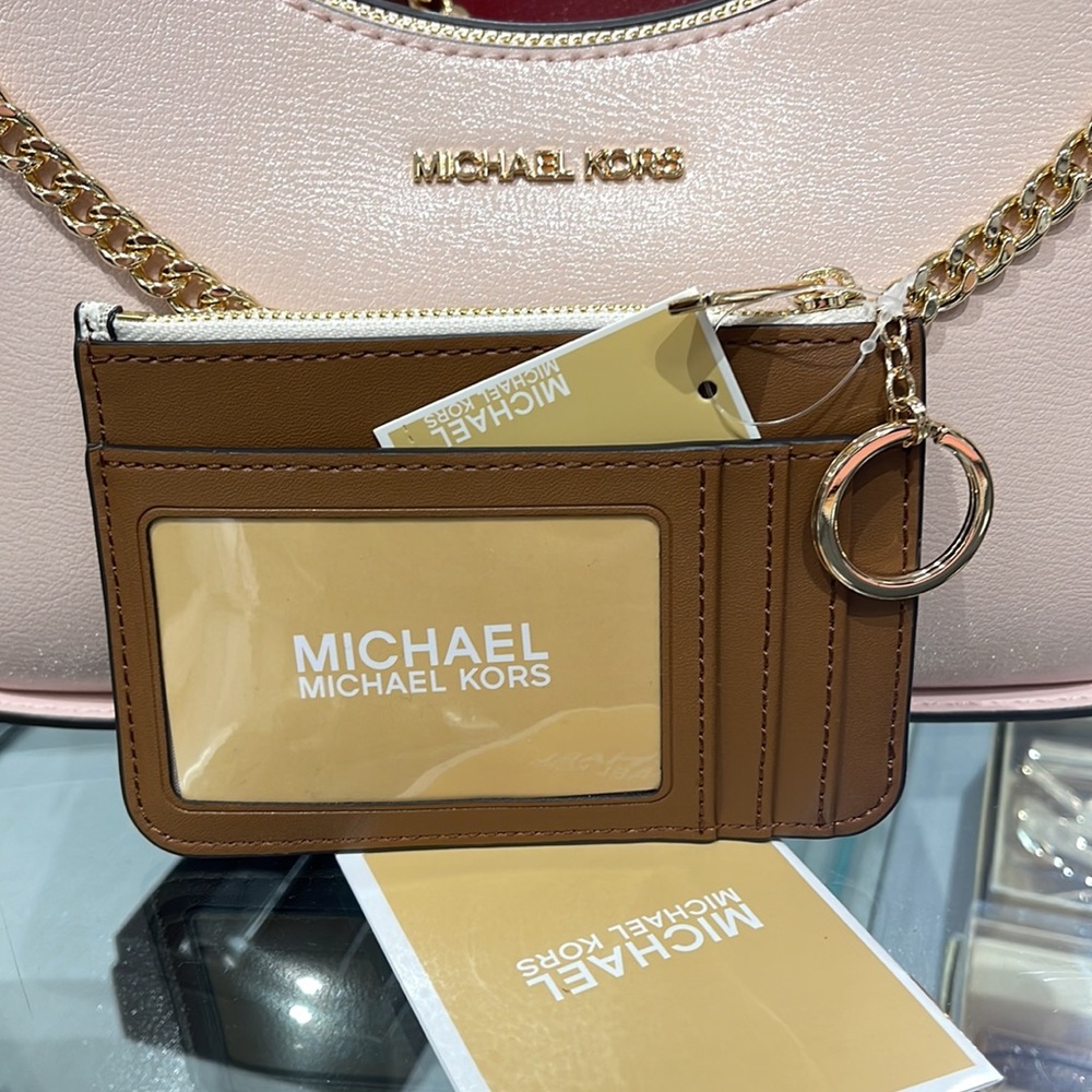 MICHAEL KORS JET SET TRAVEL SMALL TOP ZIP COINPOUCH WITH ID CARD VANILLA
NWT - Picture 9 of 16